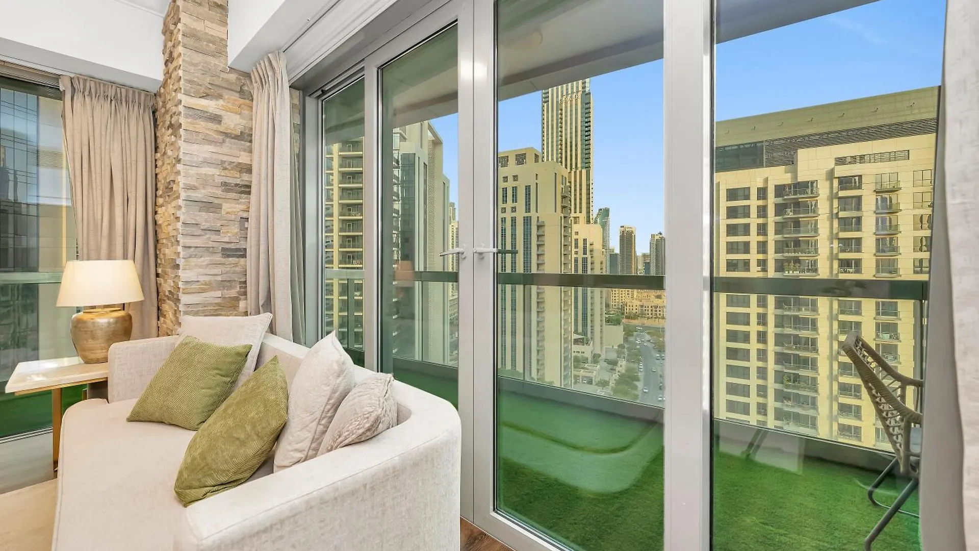 Elegant Two Bedroom Apartment With Large Balcony And Panoramic Downtown Skyline & Boulevard Views By Luxury Space 두바이 아랍에미리트