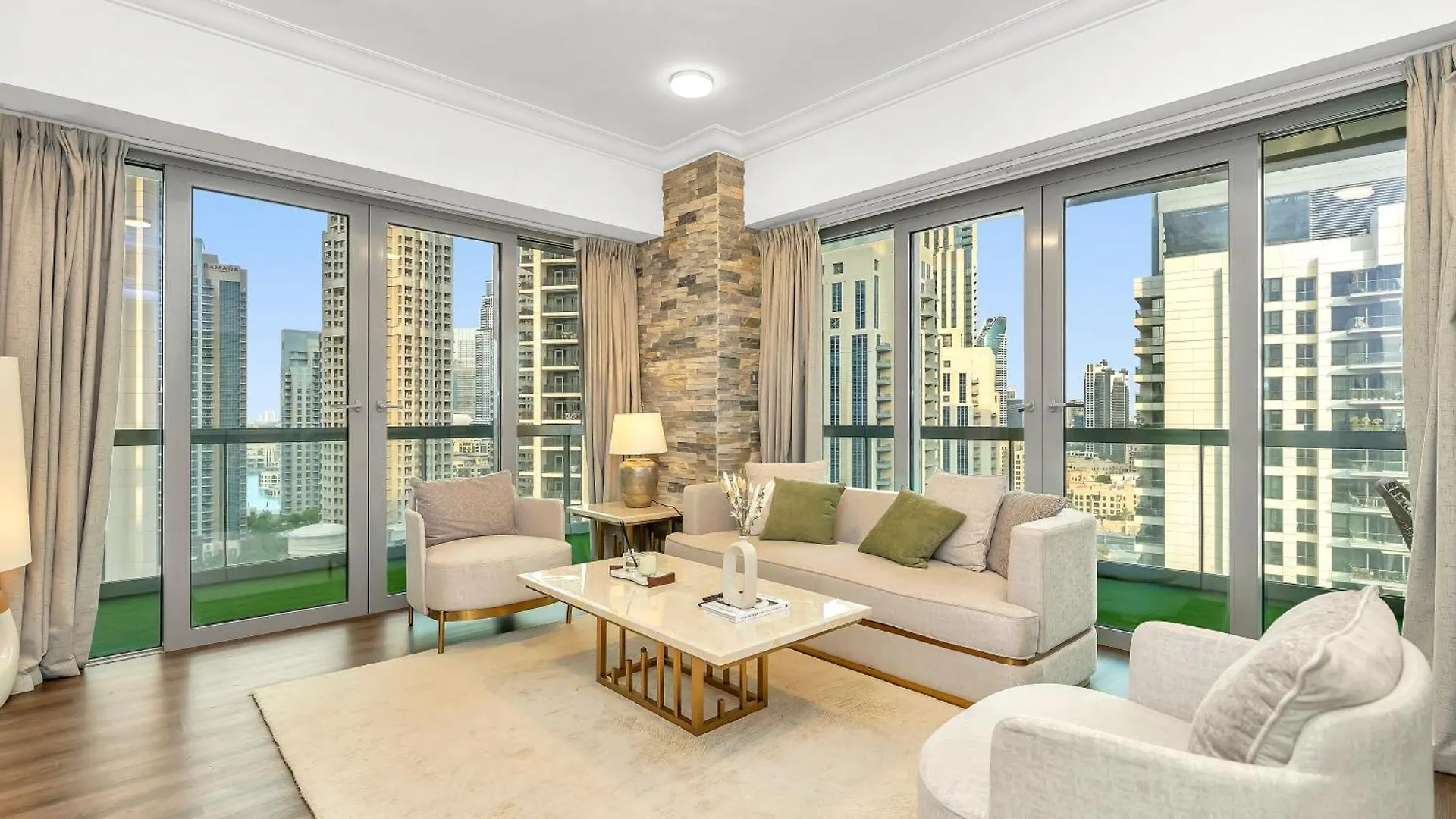 Elegant Two Bedroom Apartment With Large Balcony And Panoramic Downtown Skyline & Boulevard Views By Luxury Space 두바이
