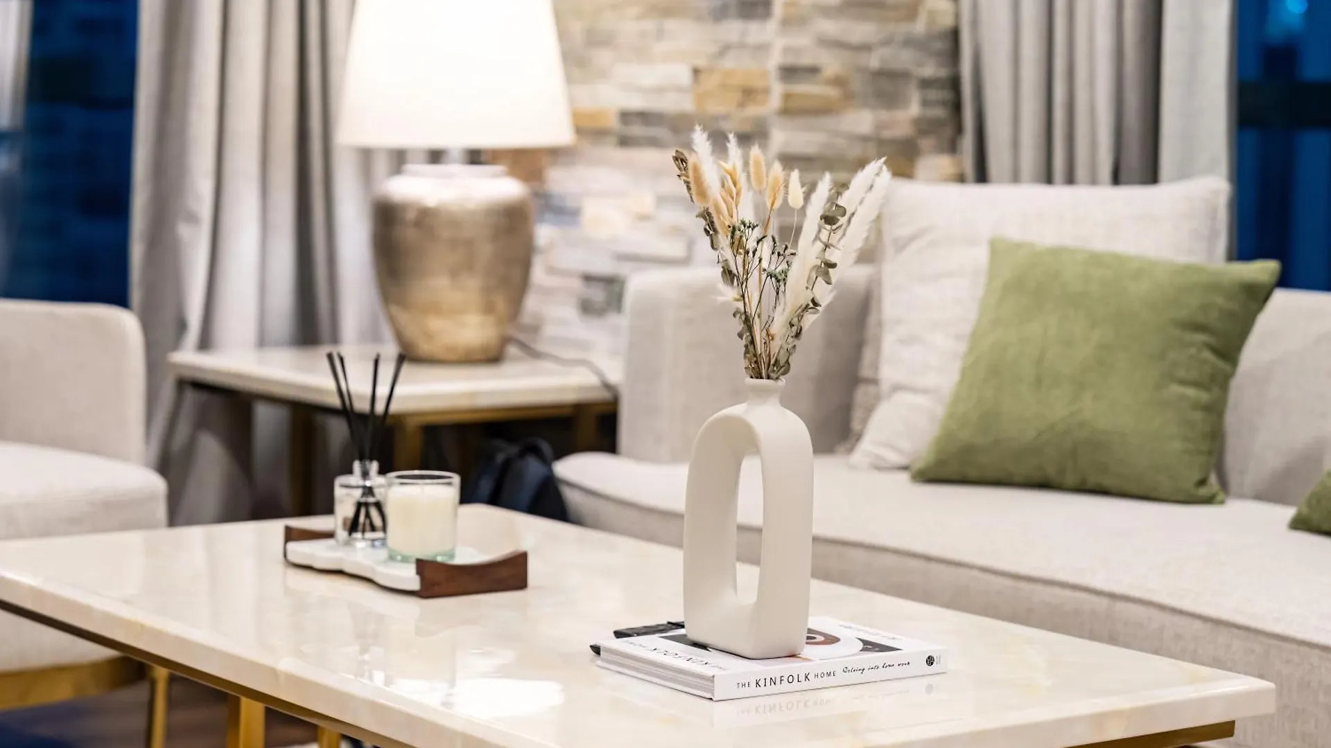 Elegant Two Bedroom Apartment With Large Balcony And Panoramic Downtown Skyline & Boulevard Views By Luxury Space 두바이